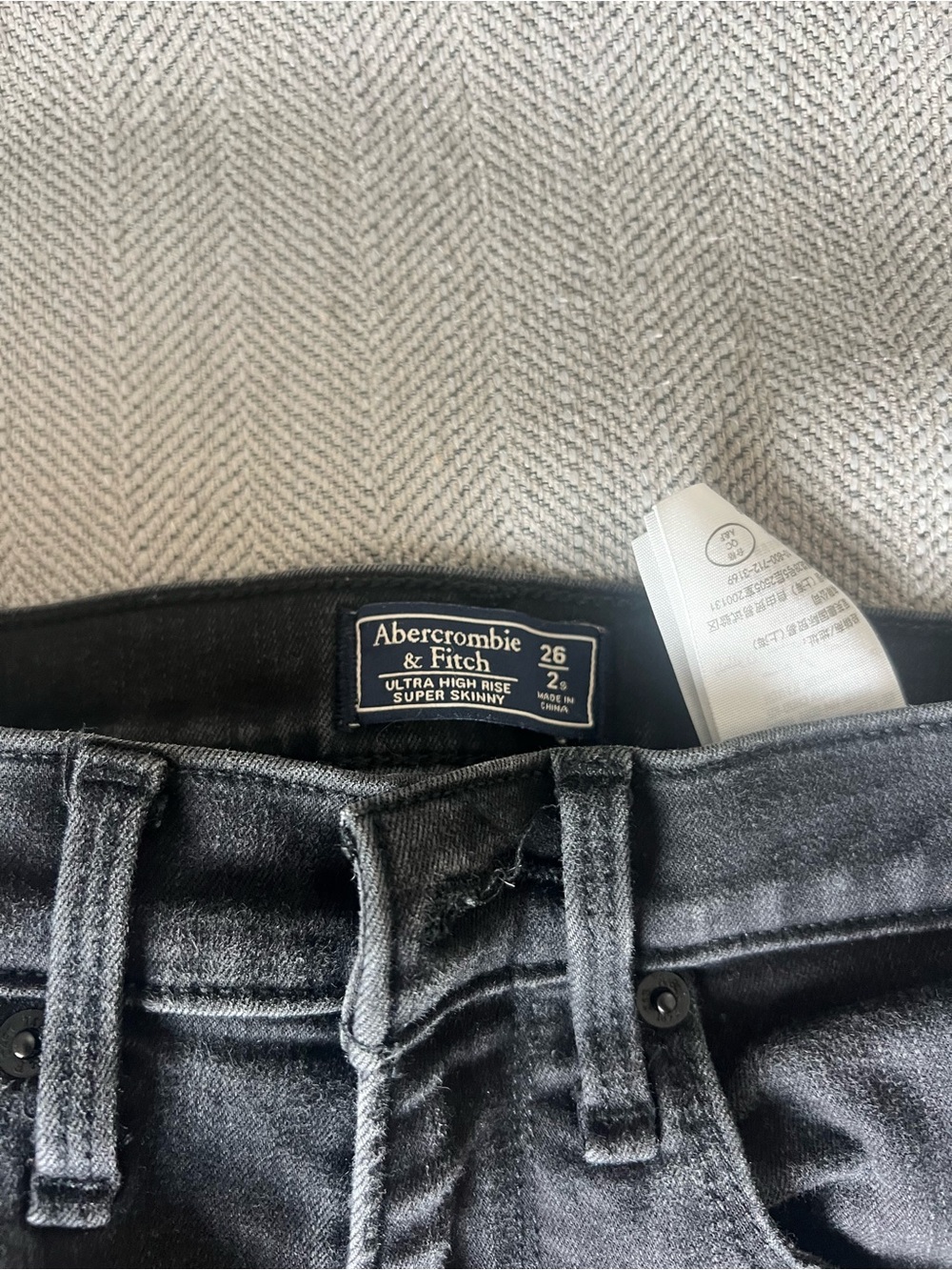 Abercrombie & Fitch Black Skinny Jeans with Raw Hem - Picture 2 of 2